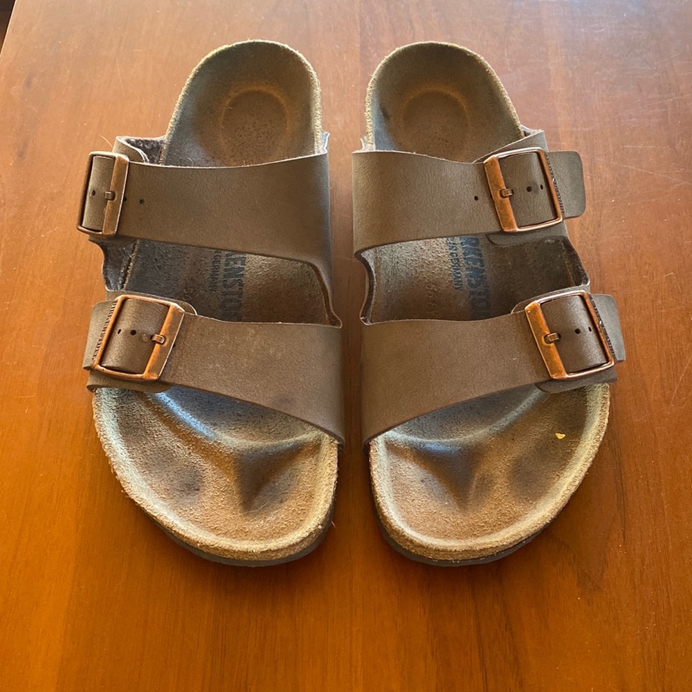 Brown Arizona Birkenstock’s unisex size 40
